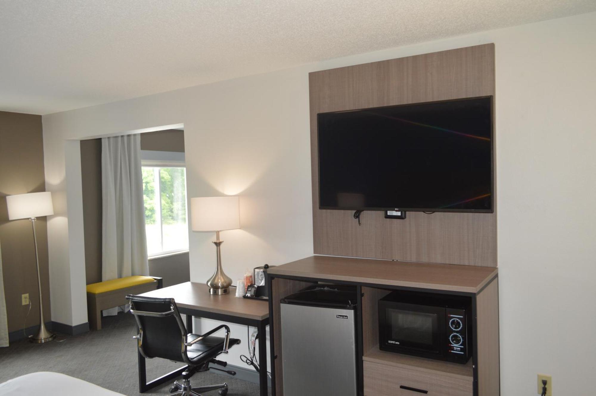 Comfort Inn & Suites Harrisburg-Hershey North Экстерьер фото