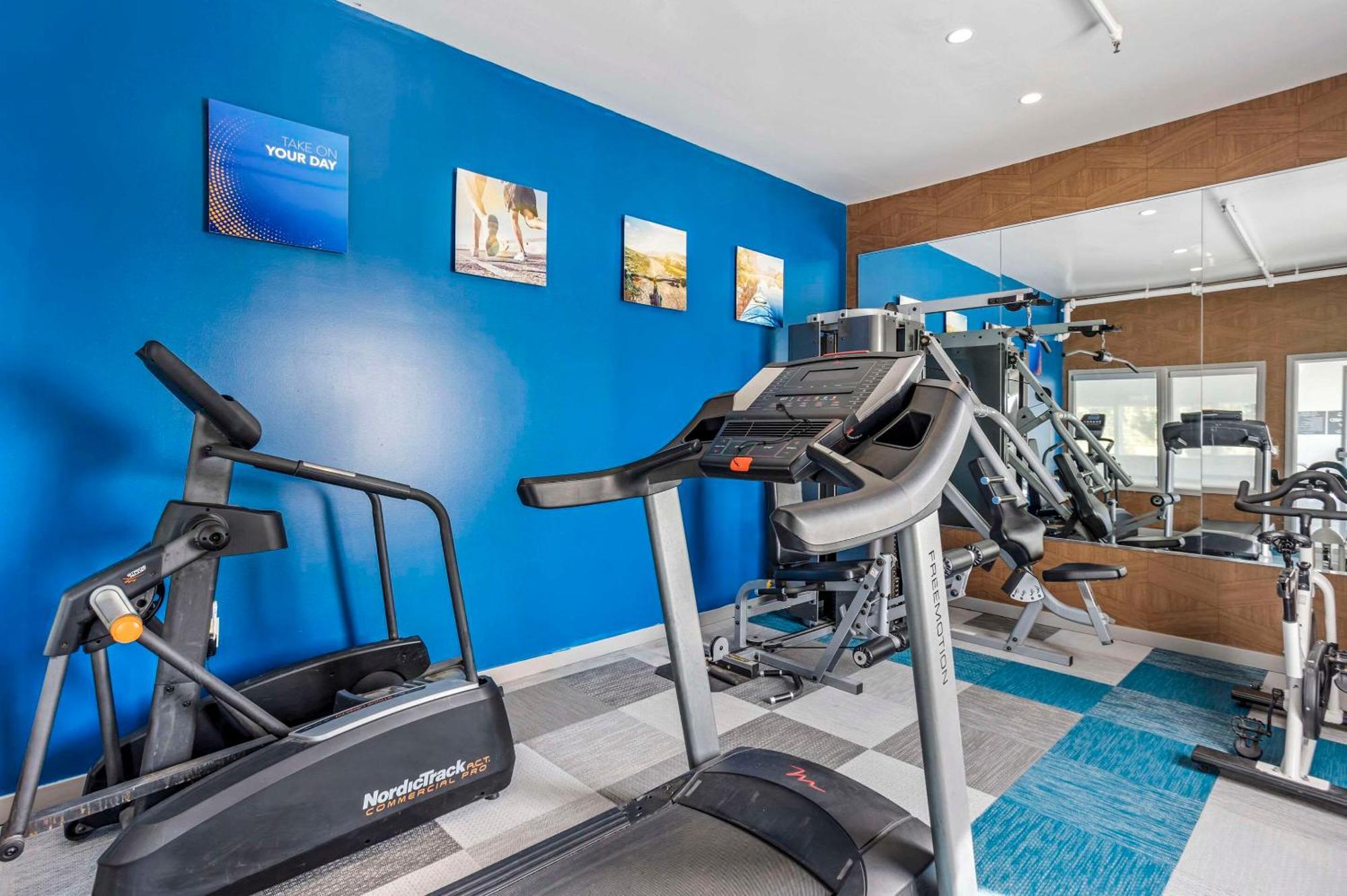 Comfort Inn & Suites Harrisburg-Hershey North Экстерьер фото