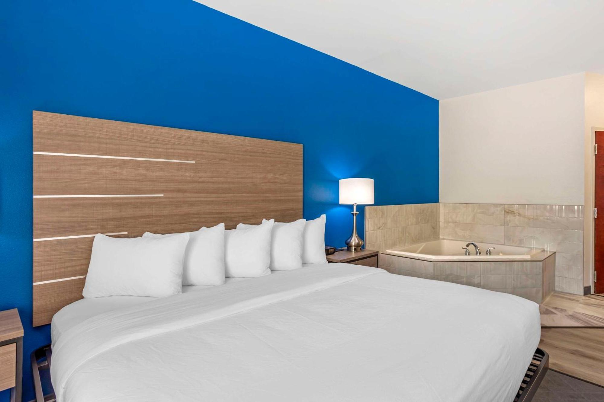 Comfort Inn & Suites Harrisburg-Hershey North Экстерьер фото