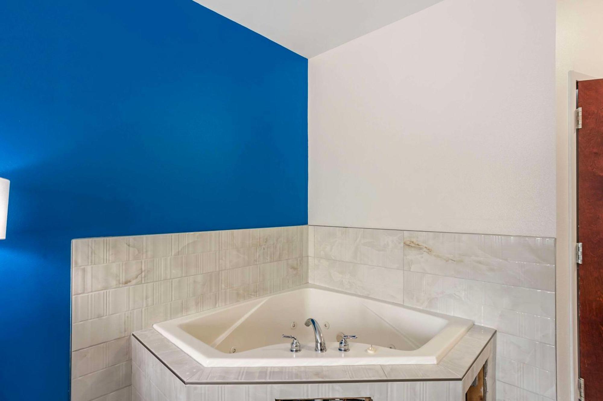 Comfort Inn & Suites Harrisburg-Hershey North Экстерьер фото