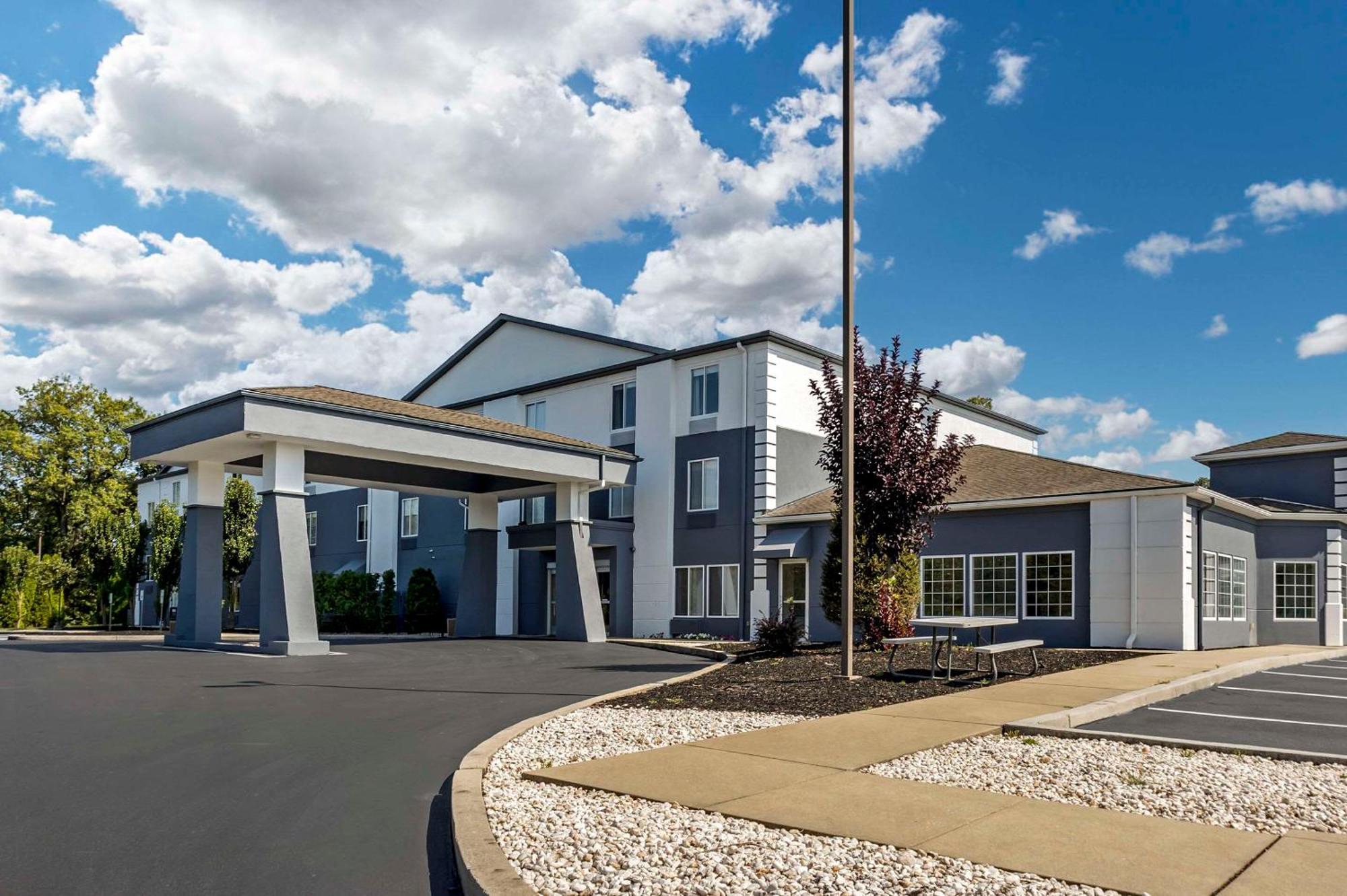 Comfort Inn & Suites Harrisburg-Hershey North Экстерьер фото