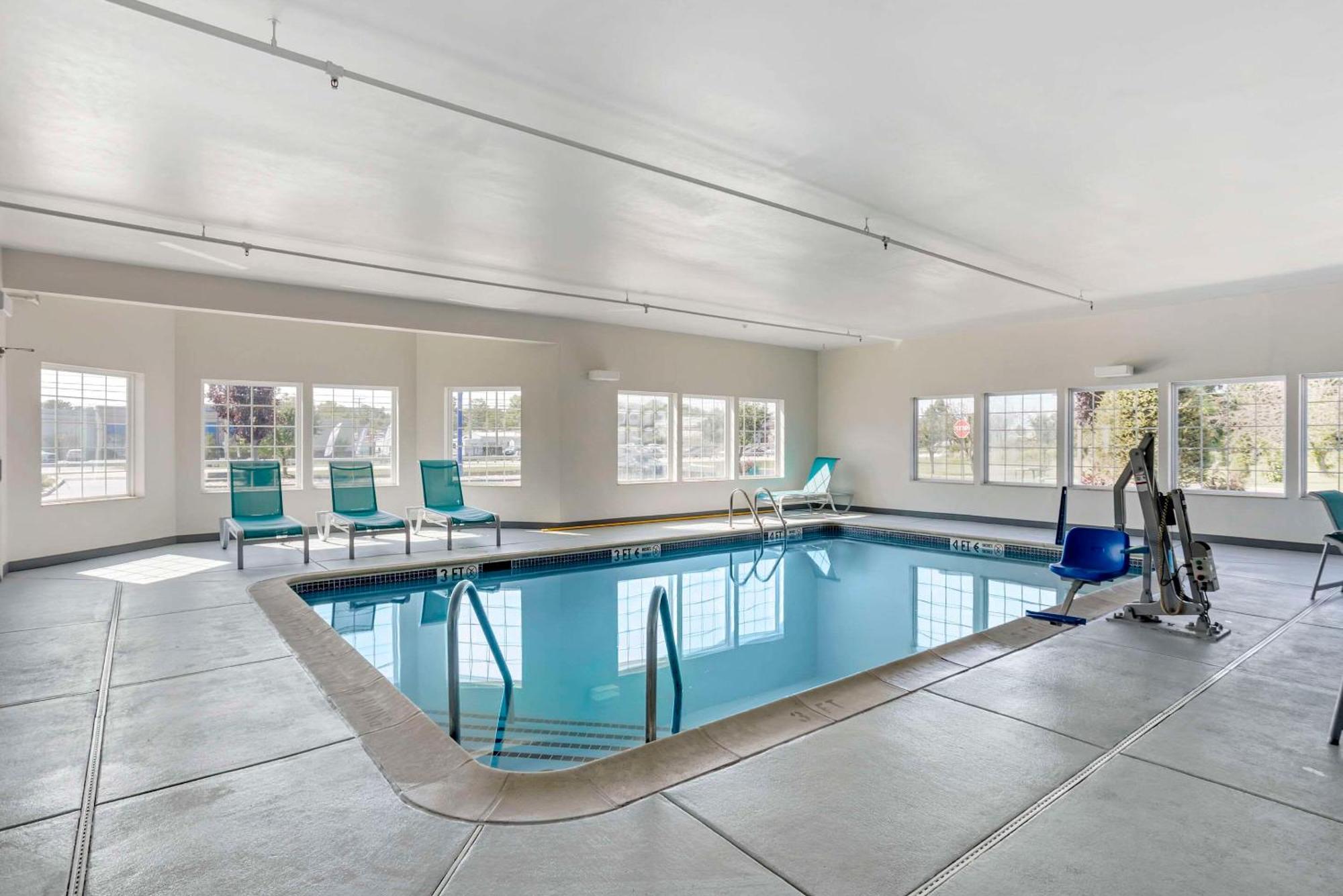 Comfort Inn & Suites Harrisburg-Hershey North Экстерьер фото