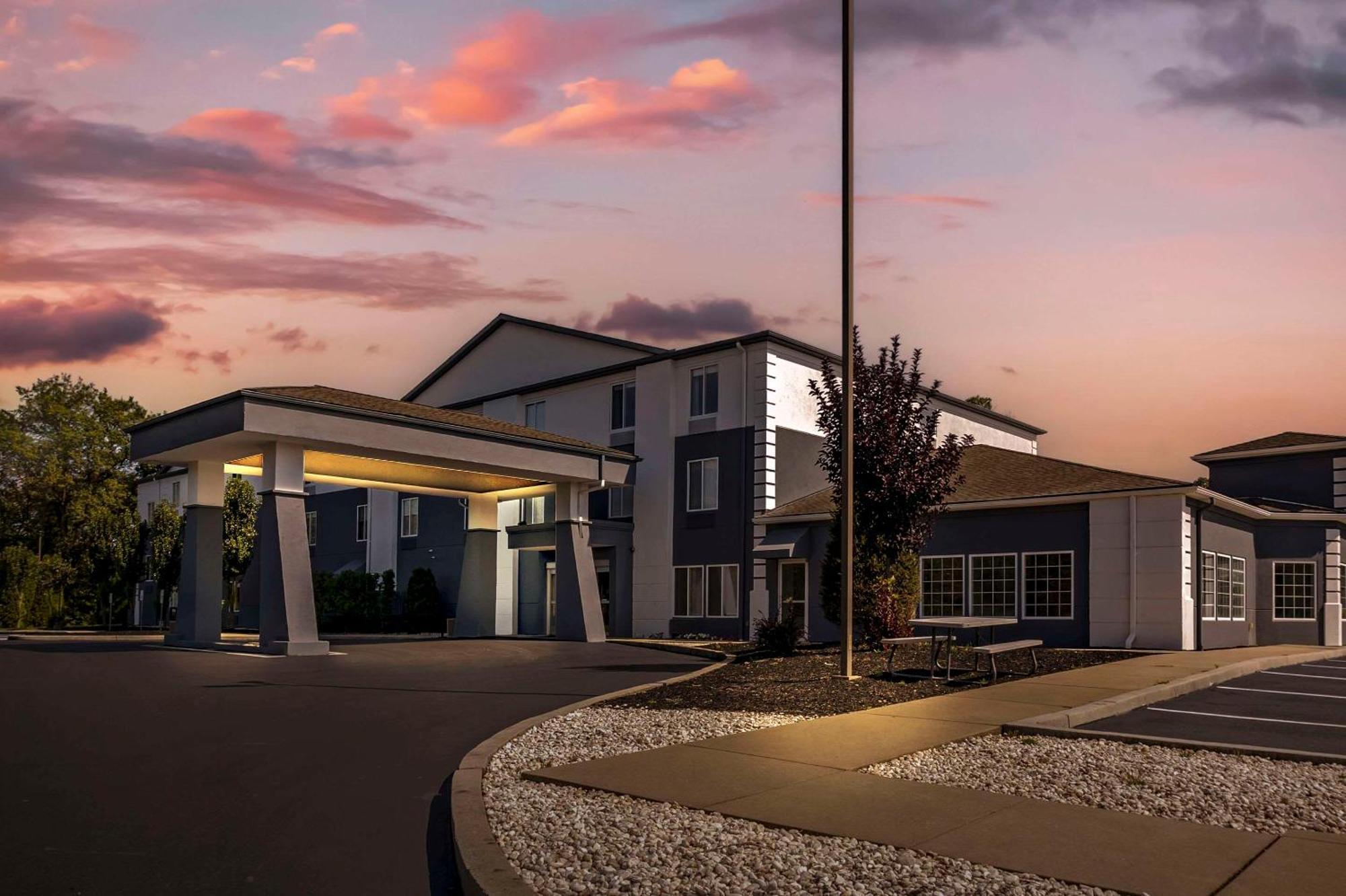 Comfort Inn & Suites Harrisburg-Hershey North Экстерьер фото