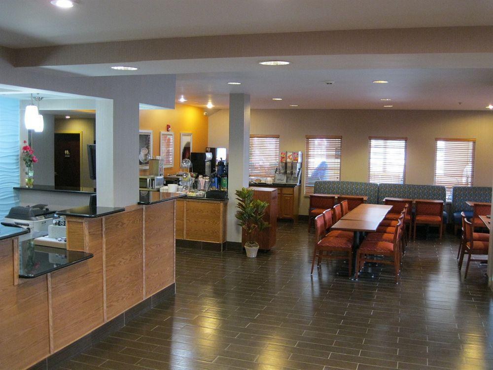 Comfort Inn & Suites Harrisburg-Hershey North Экстерьер фото